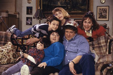  Roseanne - Sitcom สุดฮา ที่จะทำให้คุณหัวเราะและสะท้อนชีวิตจริงไปพร้อมกัน!